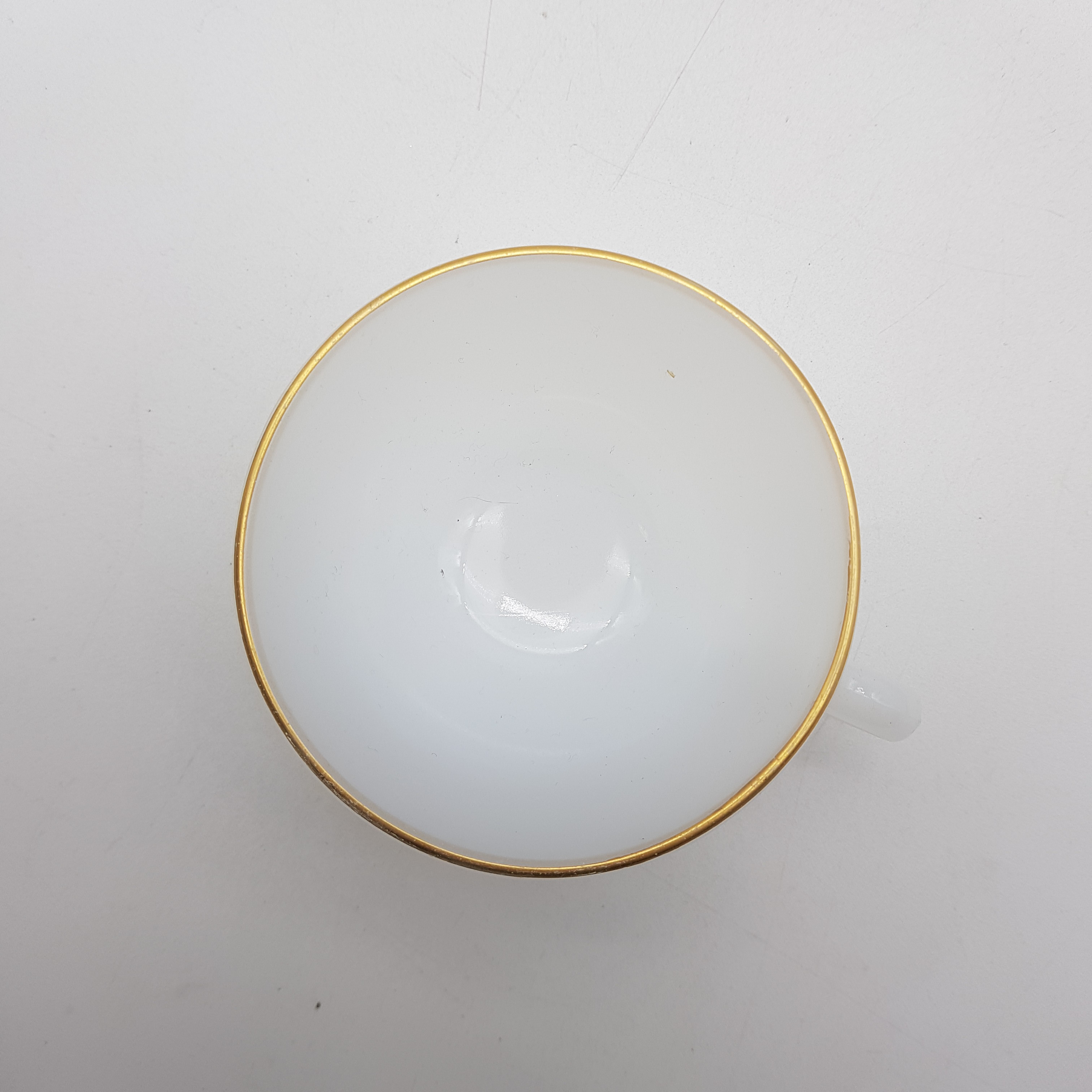 Lot de 13 tasses en Arcopal - liseré doré Bon état - Vue 2 - 